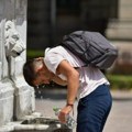 Zbog vrućina i uštede vode manje slavina na česmi u centru Niša