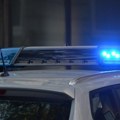 Prolaznici su čuli plač deteta: Mališan ostavljen u zaključanom automobilu na suncu spasili ga građani, policija na kraju…
