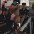 Sklonjeni šatori SNS koji su zauzimali prostor stambenog kompleksa u Kragujevcu: Policija razdvajala stanare i aktiviste