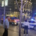 Prve fotografije sa mesta nesreće na Trgu Republike Autom uleteo na autobusko stajalište (foto/video))