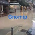 Potop u Grčkoj: Teške padavine napravile kolaps: Ulice pretvorene u reke, zatvorena traka novog autoputa prema Atini…