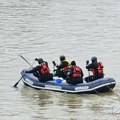 Potraga za ženom u zapadnoj moravi: Vatrogasci pretražuju nabujalu reku, žena skočila sa mosta (foto)