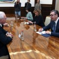 Vučić se sastao s Hilom: Potvrđena posvećenost održanju mira i stabilnosti