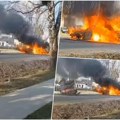 Plamen prodire u automobil, ostala samo limarija: Udes izazvao požar kod Rume, crni dim kulja na sve strane (video)