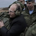 Putin o stanju na frontu: Ruska vojska dominira, na nekim delovima fronta naši momci prosto melju protivnika (video)