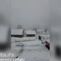 Sneg okovao ovaj deo Srbije! Temperatura otišla u minus, stvaraju se gužve, putevi mokri, pazite se (foto)