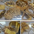Na dnu torbe pun neseser neprijavljenog zlata: Carinici zaplenili ogrlice, narukvice i prstenje u vrednosti od 20.000 evra foto