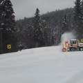 Pola metra snega na planinama Zlatiborskog okruga: Putari celu noć čistili, upozorili vozače na oprez