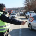 Saobraćajna nesreća kod Prijepolja: Sudarila se dva automobila, prednji delovi smrskani, jedno vozilo poprečilo put…