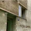 Naša pevačica (49) izgubila majku i oca, pa prodala stan: Nekretnina je bila u oronuloj zgradi, a danas živi na nekoliko…