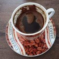 Ako ste se povredili dok ste pili kafu na radnom mestu možete da dobijete odštetu! Nemački sud odlučio: To je nesreća na radu…
