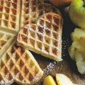 Мирис празника у сваком залогају: Вафли с јабукама, посластица која ће вас освојити на први укус