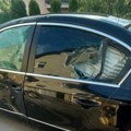 Dečaci (11) prošli kroz znak stop, pa usledio jezivi sudar! Na električnom skuterom se svom silinom zakucali u vozilo (video)…