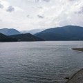 Kosovska policija obezbeđivala: Srušen hotel „Jezero“ na Gazivodama