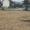 ВАША ПИСМА: Док се говори о бризи о деци, овако изгледа дечје игралиште у насељу Барије!