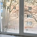 Prozori vam zamagle čim krene jesen: Stavite ovo na prozorsku dasku i problem će nestati