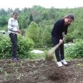 Srbin Slađan oženio 20 godina mlađu Albanku i naišao na osudu: "Ovaj je tražio roba, a ne ženu" (video)
