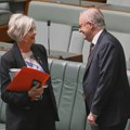 Vozač namerno automobilom udario poslanicu u Australiji