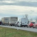 Provlačila se između vozila, pa poginula: Nesreća u Smederevu, vozač kamiona oborio ženu (74), preminula u bolnici