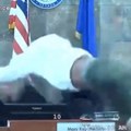 Rvanje u sudu u Nevadi, okrivljeni skočio na sudiju prilikom izricanja presude