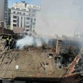 Drama u centru Beograda: Prve slike požara: Vatrogasci pokušavaju da uđu u zapaljeni stan, jedva se izborili sa vatrom…