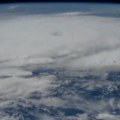 Uragan nosio krovove, vrata, prozore... Pogledajte kako iz svemira izgleda olujni vetar pete kategorije (video)