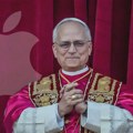 Novi papa nosio Apple Watch na prvoj službi