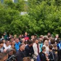 Protest građana u Leposaviću, policija ne dozvoljava prilaz Hali sportova (video)