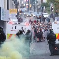 Stotine maskiranih demonstranata napali policiju i palili kuće i automobile: Treću noć zaredom neredi u Balimeni u Severnoj…
