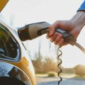 Zbogom punjačima, predstavljen prvi električni automobil koje se sam puni dok se vozi