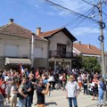Protest zbog nastavnice koja je vređala decu i pretila im silovanjem