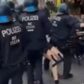 Ženi pesnica u glavu: Eu policija na nivou zadatka (video)