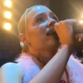 Sara Jo jeca na bini: Pojavio se snimak sa nastupa, zbog pokojnog kolege roni suze: "Ako sutra nema me, nemoj da me žalite"…