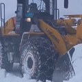 (Video) Ne, ovo nije Mont Everest, ovo je Golija! Nerealne scene sa srpske planine: Smetovi snega blokirali puteve, teška…