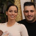 Darko Lazić i Katarina se oglasili sa predalekog ostrva: Tek da vidite sliku ćerke Srne sa plaže: "Putovali smo avionom 13…