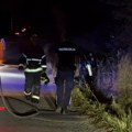 Automobil se prevrnuo u kanal i zapalio: Drama na putu Arilje–Požega, saobraćaj bio blokiran (FOTO)
