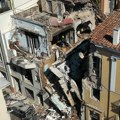 Urušila se zgrada u Atini nakon eksplozija, najmanje šest osoba vodi se kao nestalo, troje povređeno