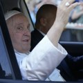 Papa Franja izašao iz bolnice: Svojim vernicima je po izlasku rekao samo jednu rečenicu