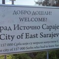 "Srbe na vrbe" i "Marš iz Bosne": Uvredljive poruke ispisane na tabli na ulazu u Istočno Sarajevo