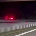 Na autoputu Miloš Veliki u mraku snimljen prizor od kojeg se diže kosa na glavi Objavljeno upozorenje za vozače (video)