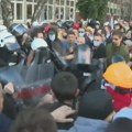 Smene, otkazi, policija pod punom opremom – vlast krenula u obračun sa “neposlušnima”