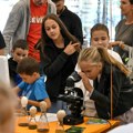 Deca predstavila ai radove o nauci na Noći istraživača u Novom Sadu
