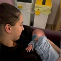 Otišla u bolnicu zbog slepog creva, vratila se kući sa bebom: "15 lekara je stajalo oko mene, nisu znali šta se dešava - a…