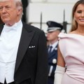 А онда је Меланија урадила ово! Камере снимиле непријатан тренутак између Доналда Трампа и прве даме током посете краља Чарса…