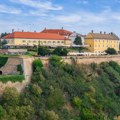 Jedna osoba pala sa bedema Petrovaradinske tvrđave! Incident u Novom Sadu: Na lice mesta izašli vatrogasci-spasioci! (foto)