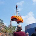 VIDEO: Direktor Fijata u automobilu potopljen u narandžastu boju - odluka da nema više sivih vozila