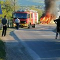 Gori automobil na magistrali, ogroman plamen uplašio prolaznike: Saobraćajni incident kod Zlatibora, vatrogasci - spasioci…