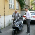 Opština obezbedila dva skutera policijskoj stanici „Vračar“