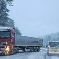 Sneg paralisao saobraćaj na magistralnom putu od Nove Varoši do Zlatibora