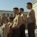 Šta simboliše muško telo: Performans Ivane Ivković kao uvod u projekat „Spomenik poverenja“